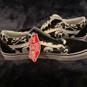 Brand new skulls VANS shoes